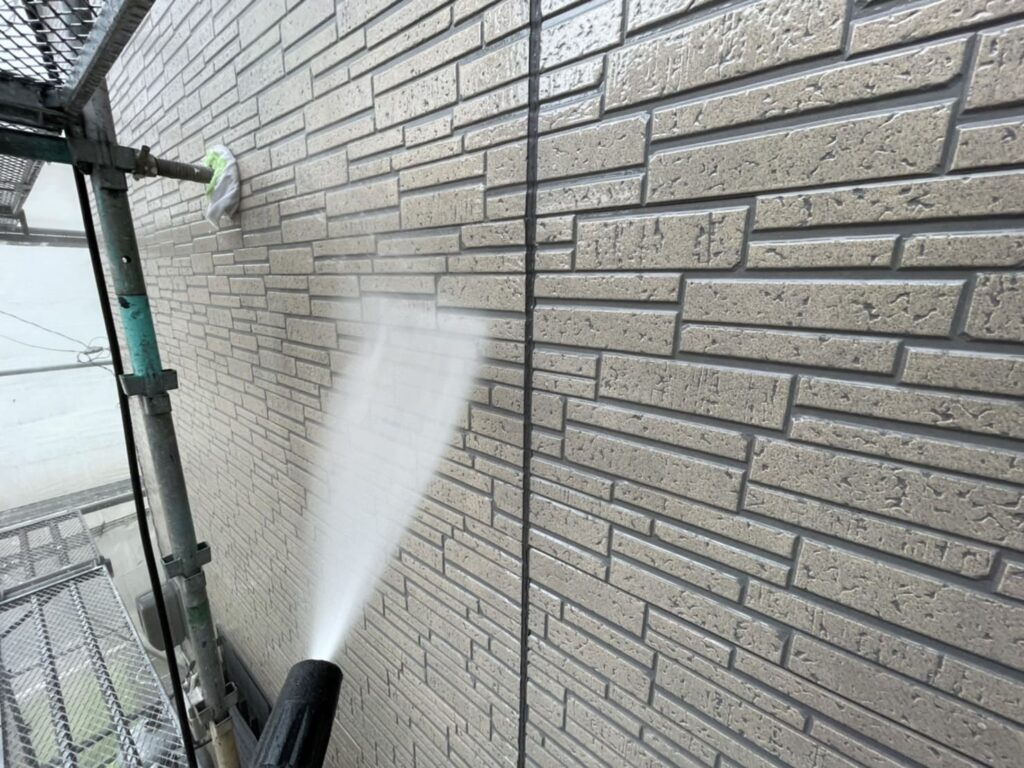 N様外壁塗装前の高圧洗浄作業